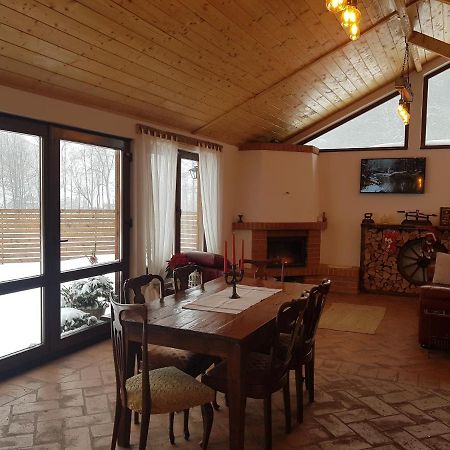 Sura Lu' Vasile. Bed & Breakfast Crivina  Exterior photo